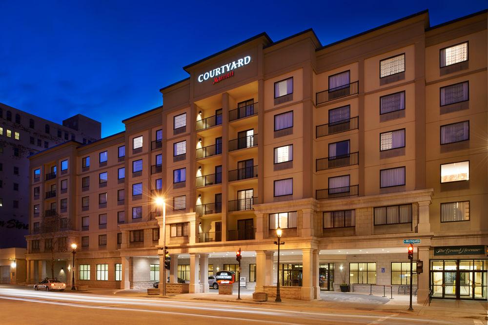 Hotel Courtyard Milwaukee Downtown Exterior foto