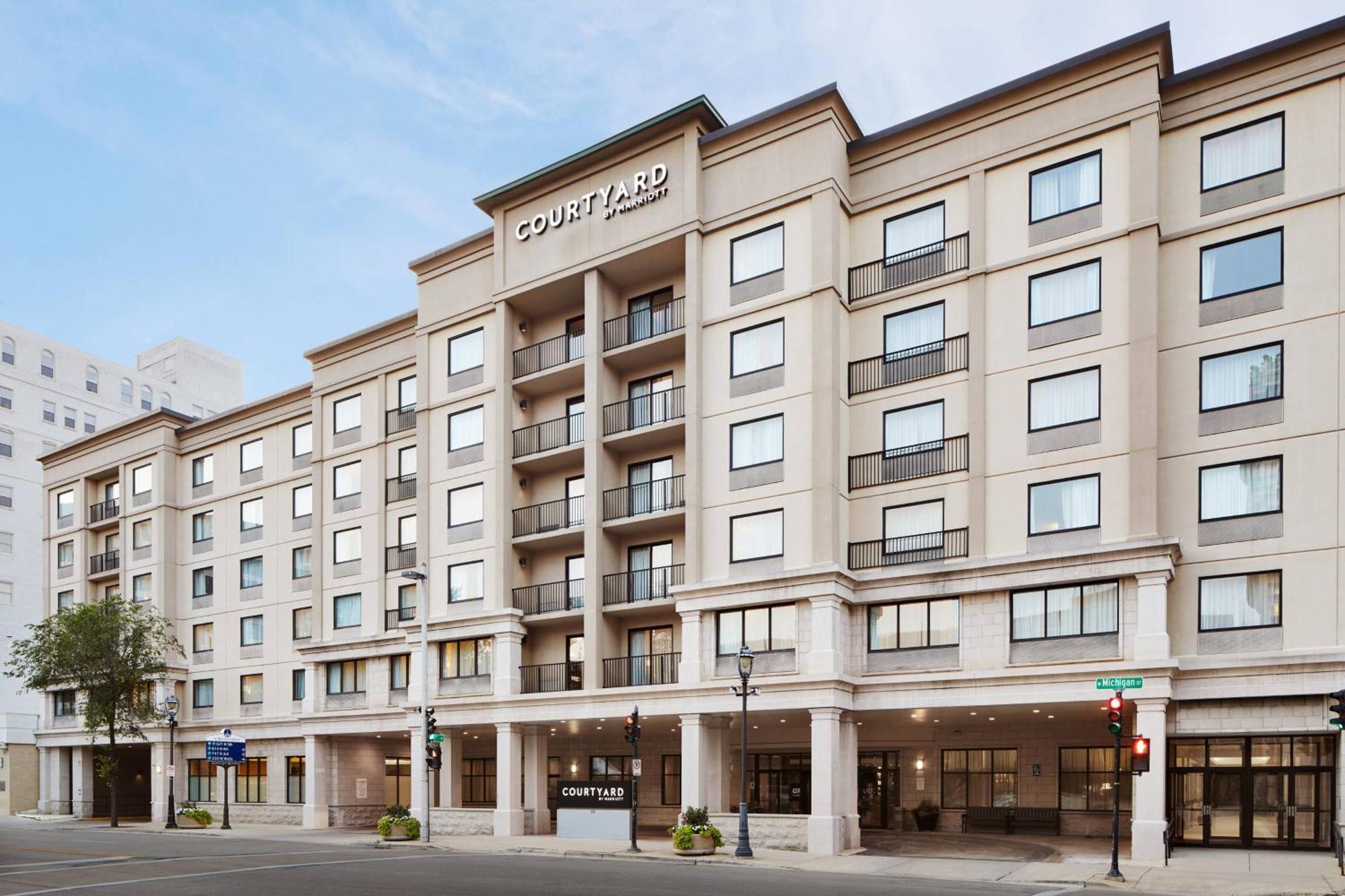 Hotel Courtyard Milwaukee Downtown Exterior foto